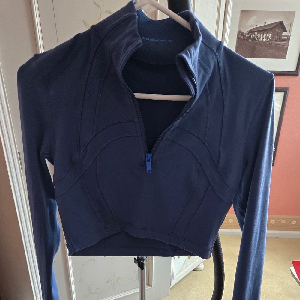 LULULEMON. Blue track top
